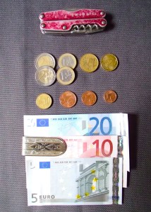 Leatherman Juice C2 muliti-tool, Euro coins and currency, and money clip