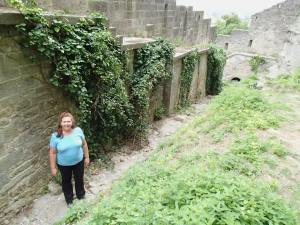 Tracy hiking the barbicane at la Cité de Carcassonne