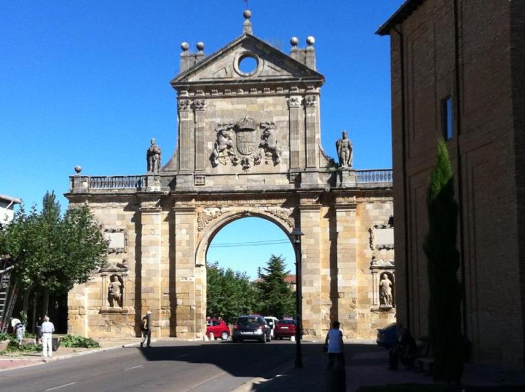Arco San Benito, Sahagun