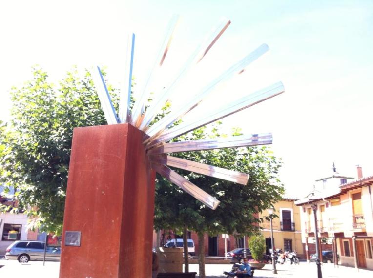 Camino sculpture in Mansilla de las Mulas