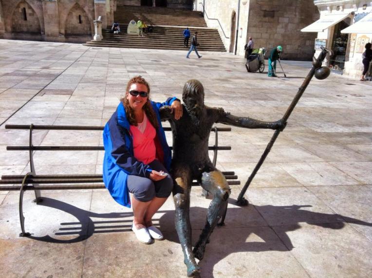 Tracy beside a bronze pilgrim sculpture in Plaza Santa Maria, Burgos