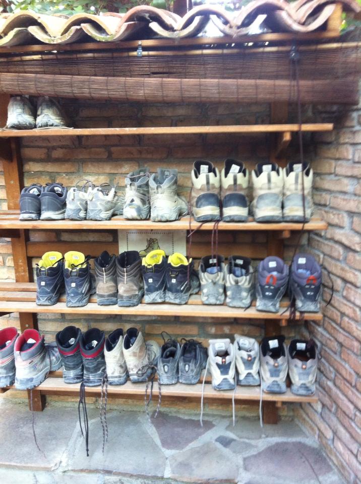 The outdoor bootrack at the Hotel Jakue in Puenta la Reina