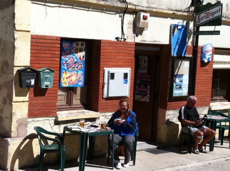 Restaurant/bar in Rabe de las Calzados – only place with wifi