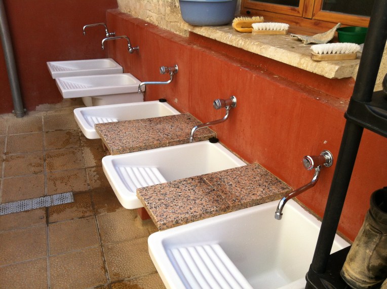 Laundry services at the El Puntido in Hontanas