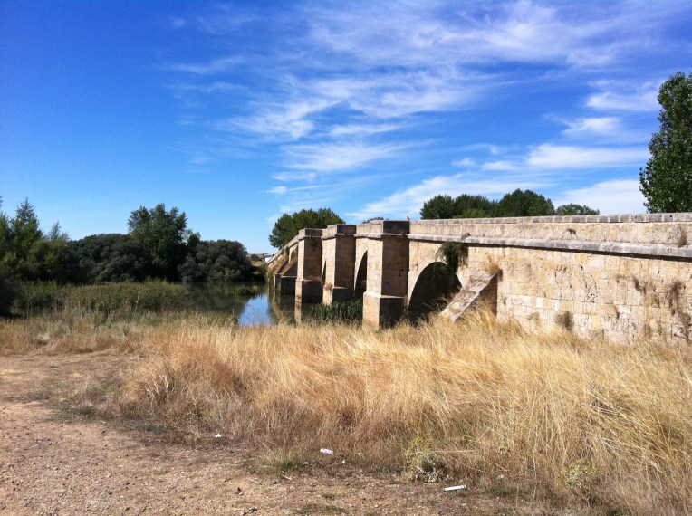 Puente de Itero spanning the Rio Pisuerga, the divide between the provinces of Burgos and Palencia