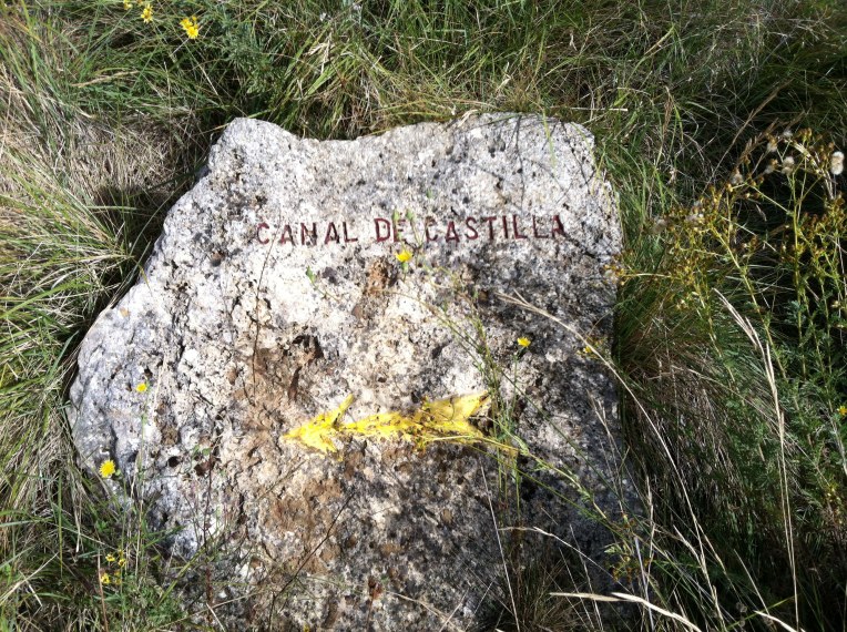 Camino marker along the Canal de Castilla