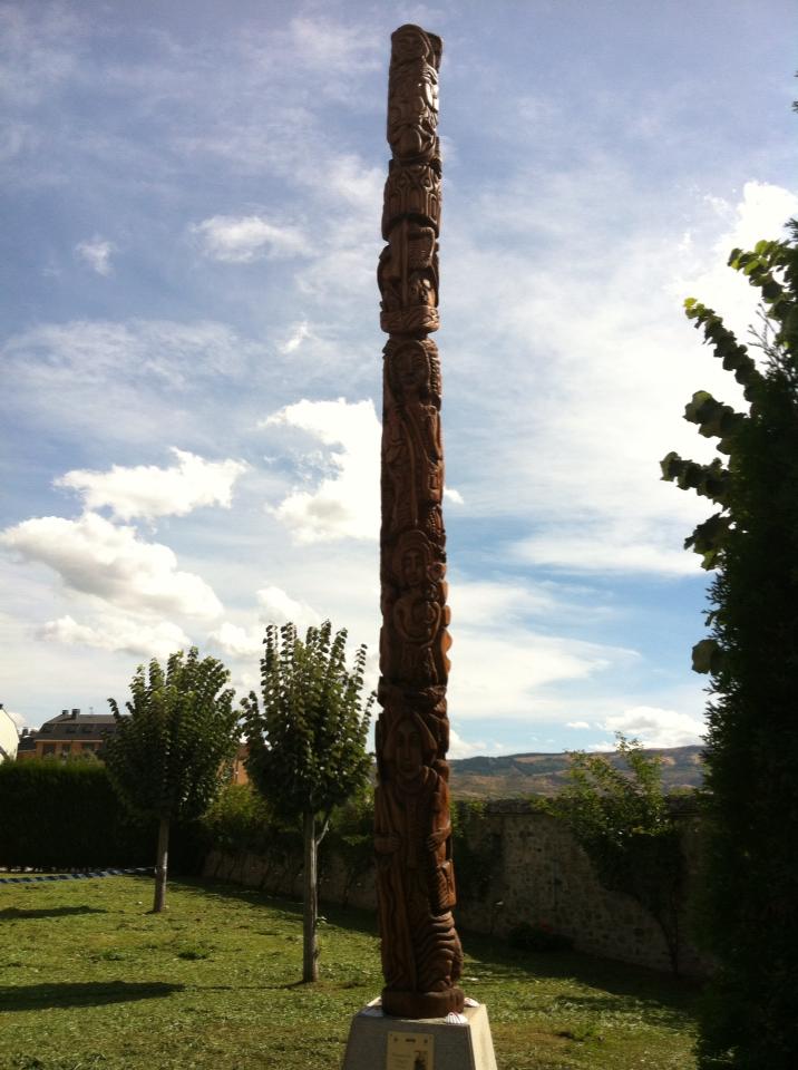 Totem pole at albergue in Ponferrada