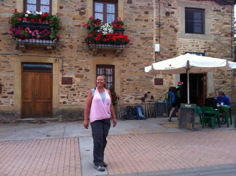 Tracy outside the café in Murias de Rechivaldo