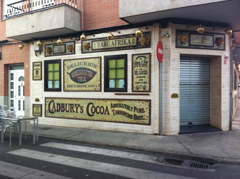 Interesting wild-animal themed bar, León suburbs