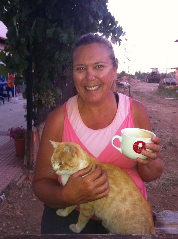 Tracy with her café grande and her new friend, San Martín del Camino