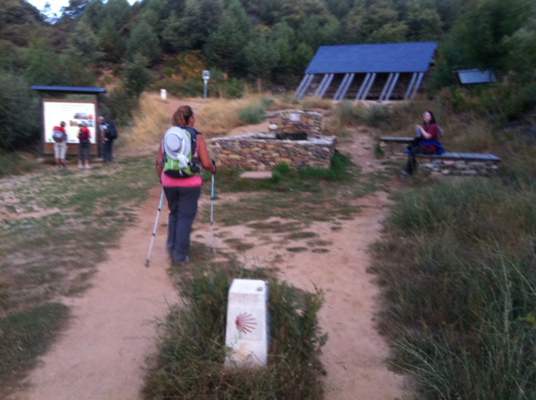 Tracy at rest area halfway to Cruz de Ferro