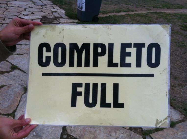Completo sign being hung just minutes after we checked in to our albergue in Triacastela