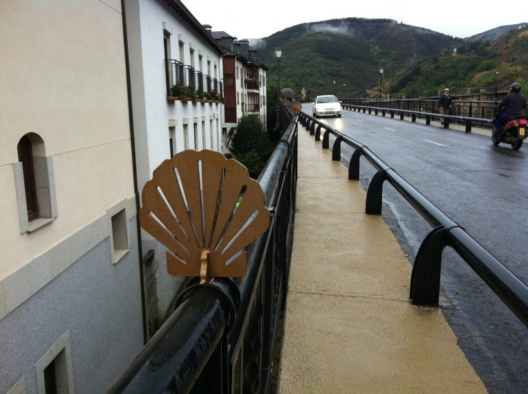 Camino marker and pedestrian walkway leaving Villafranca del Bierzo