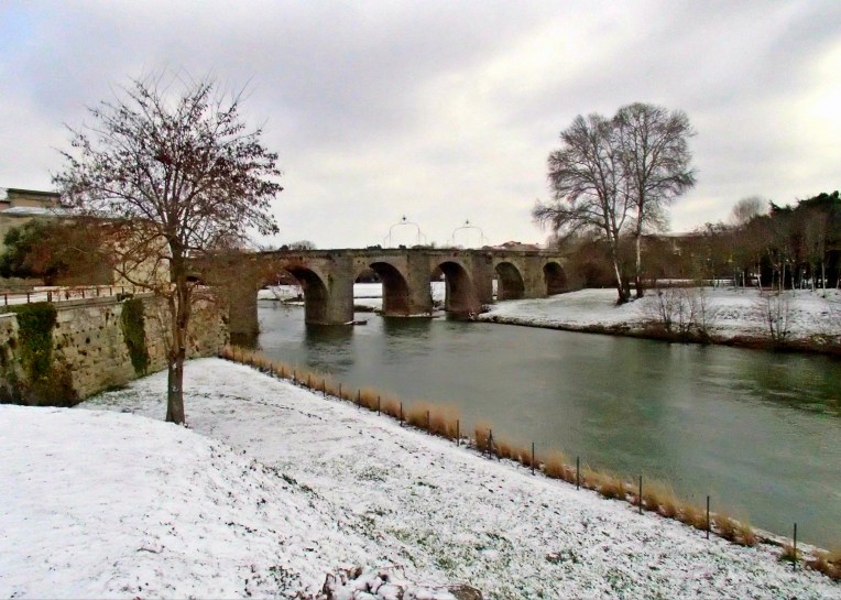 View of the 14th century Pont Vieux (Old Bridge) from the Quai Bellevue