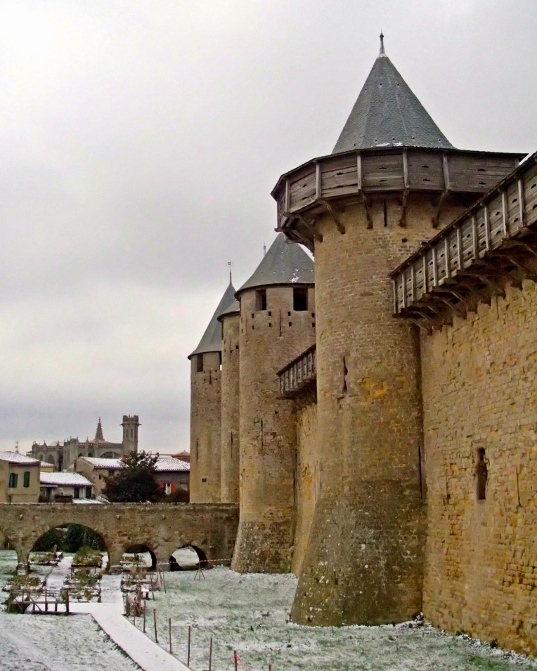 Snow surrounding the ramparts of the Le Château Comtal (Count's Château) within Cité de Carcassonne.