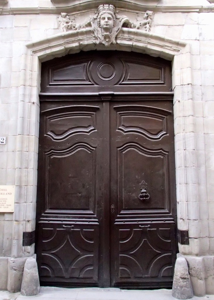 Entrance to the Hôtel de Rolland, the Hôtel de ville de Carcassonne.