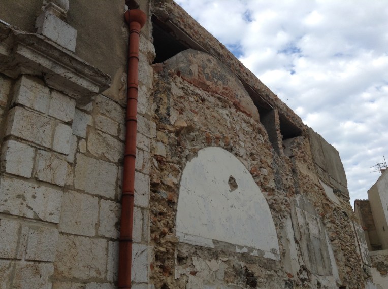 Construction on the church showing the arched chapels within.
